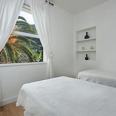 Sabinas Playa - El Guincho, * Garachico (Tenerife)